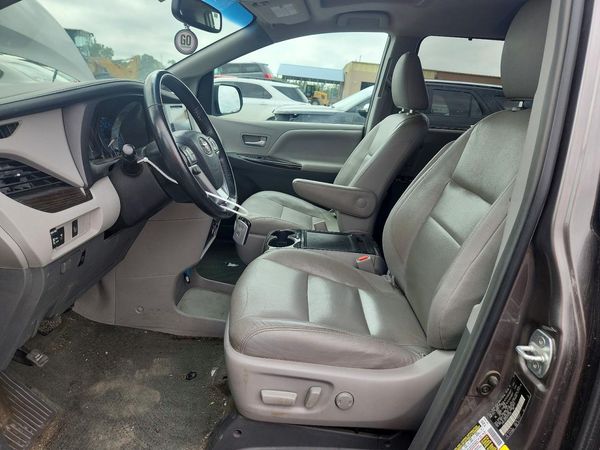 2017 TOYOTA SIENNA