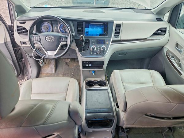 2017 TOYOTA SIENNA