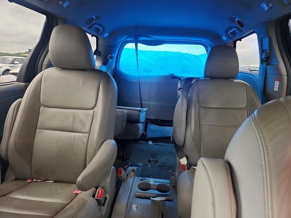 2017 TOYOTA SIENNA