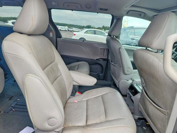 2017 TOYOTA SIENNA