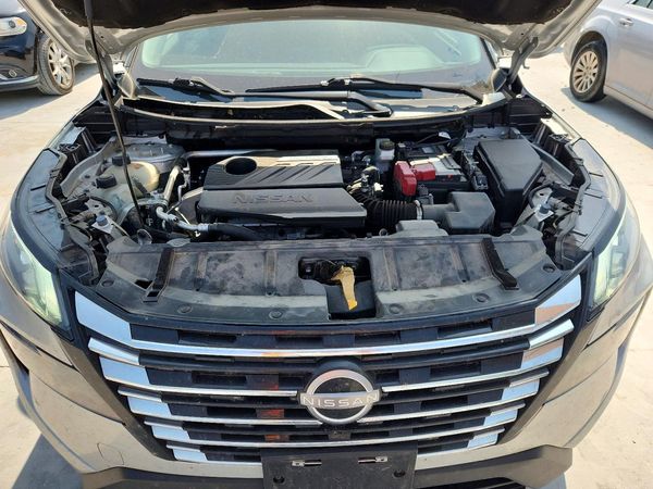 2024 NISSAN ROGUE SV — Engine bay