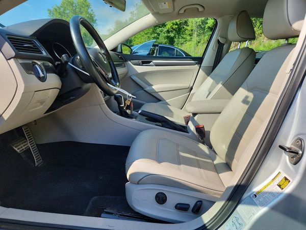 2017 VOLKSWAGEN PASSAT