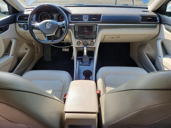 2017 VOLKSWAGEN PASSAT