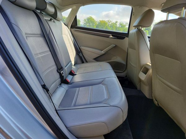 2017 VOLKSWAGEN PASSAT