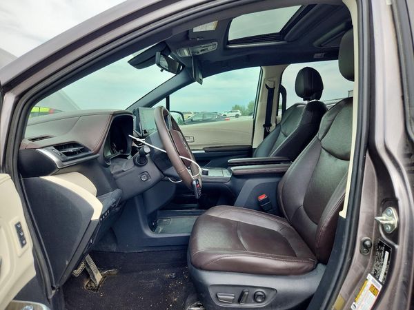 2021 TOYOTA SIENNA Platinum