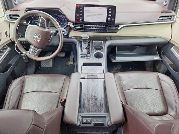 2021 TOYOTA SIENNA Platinum