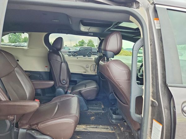 2021 TOYOTA SIENNA Platinum