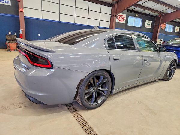 2017 DODGE CHARGER SXT