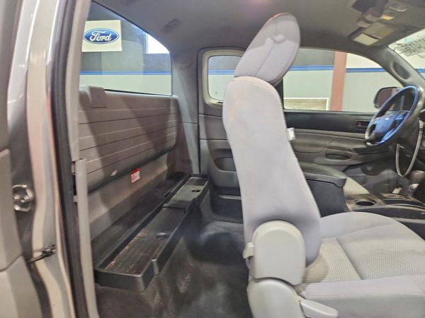 2015 TOYOTA TACOMA Delux Grade
