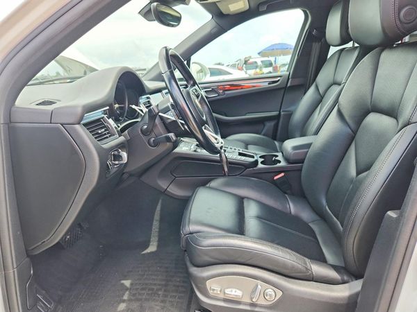 2018 PORSCHE MACAN