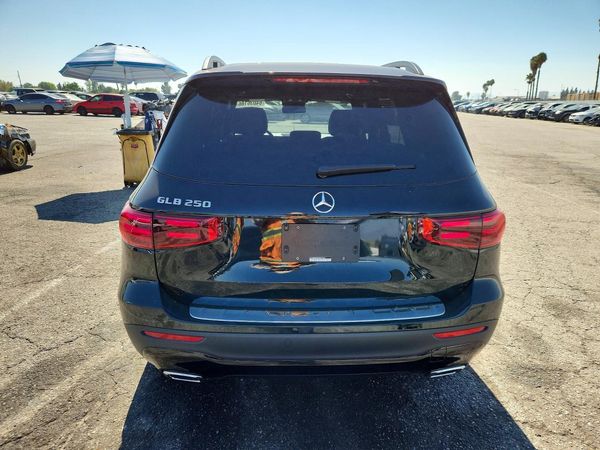 2026 MERCEDES-BENZ GLB GLB250