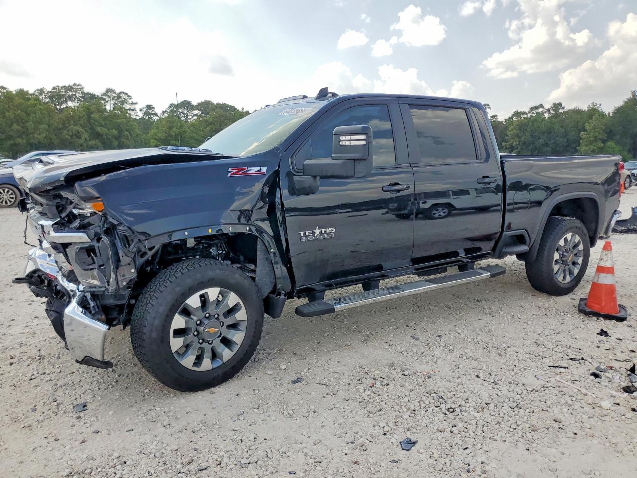 2026 CHEVROLET SILVERADO LT — Front 3/4