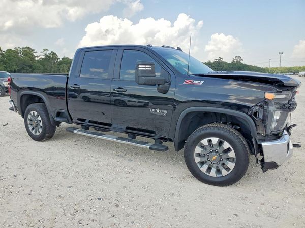 2026 CHEVROLET SILVERADO LT — Passenger 3/4