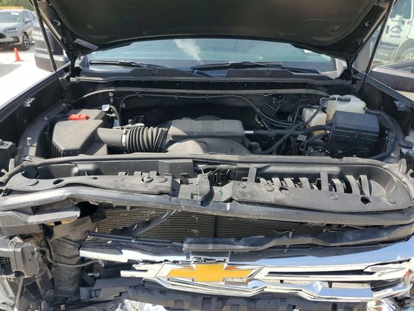 2026 CHEVROLET SILVERADO LT — Engine bay