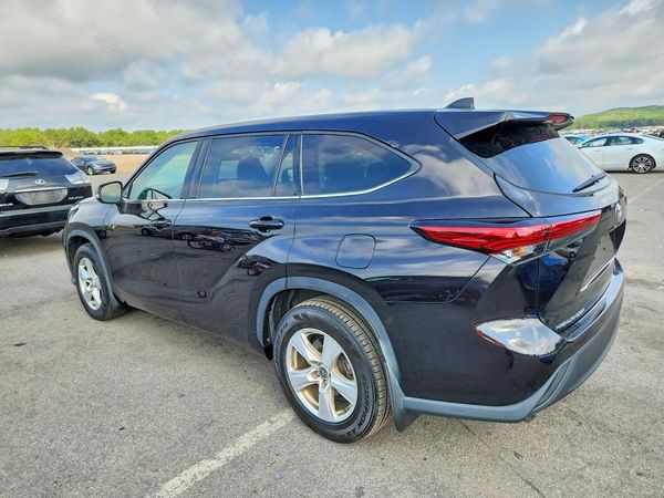 2022 TOYOTA HIGHLANDER LE