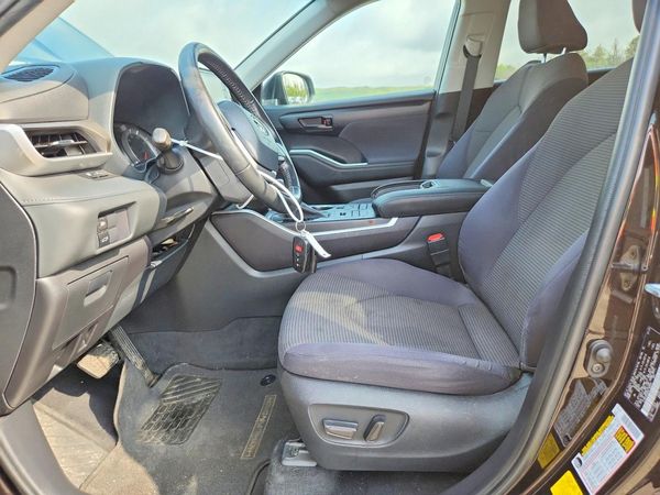 2022 TOYOTA HIGHLANDER LE