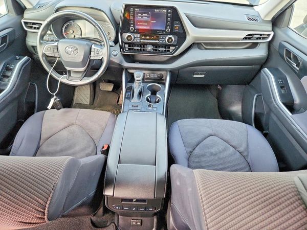 2022 TOYOTA HIGHLANDER LE