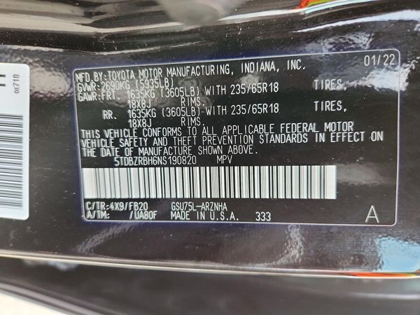 2022 TOYOTA HIGHLANDER LE