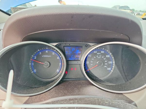 2015 HYUNDAI TUCSON GLS (Middle)