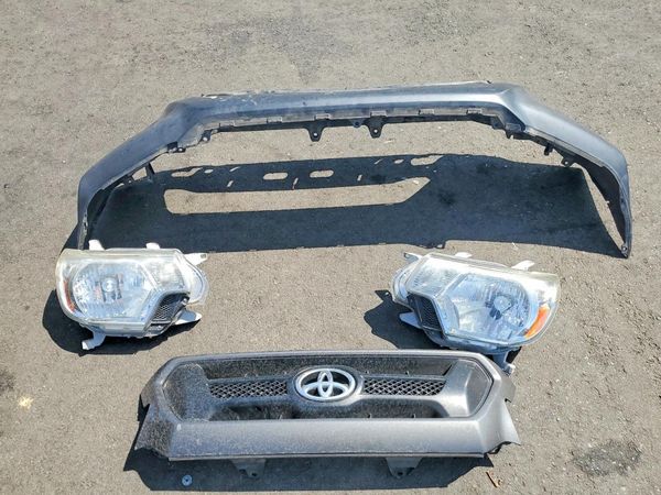 2015 TOYOTA TACOMA Delux Grade