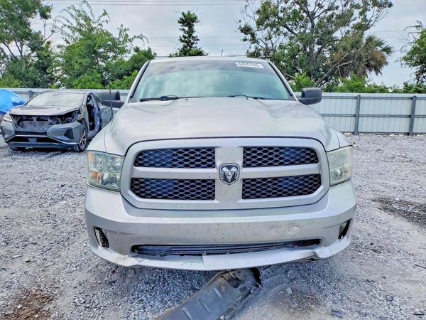 2014 RAM 1500 ST QUAD CAB 4X2