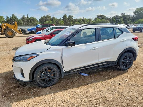 2024 NISSAN KICKS