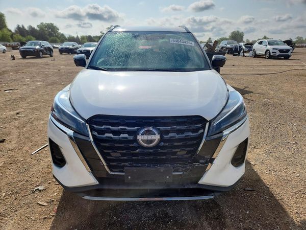 2024 NISSAN KICKS SR