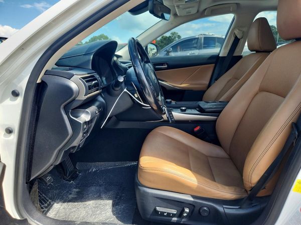 2017 LEXUS IS 200t