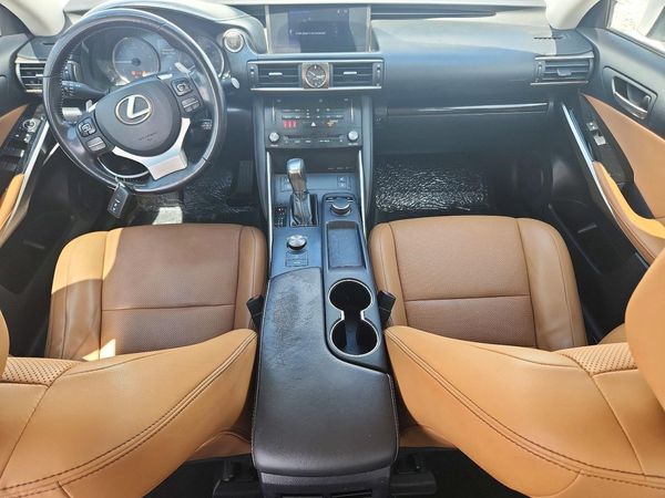 2017 LEXUS IS 200t