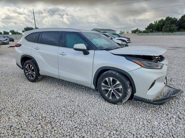 2024 TOYOTA HIGHLANDER — Passenger 3/4