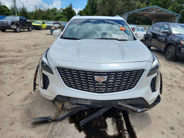 2019 CADILLAC XT4 Premium Luxury