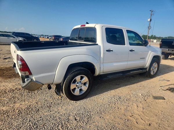 2015 TOYOTA TACOMA Delux Grade