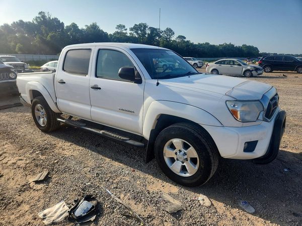 2015 TOYOTA TACOMA Delux Grade