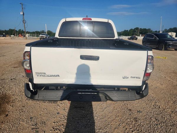 2015 TOYOTA TACOMA Delux Grade