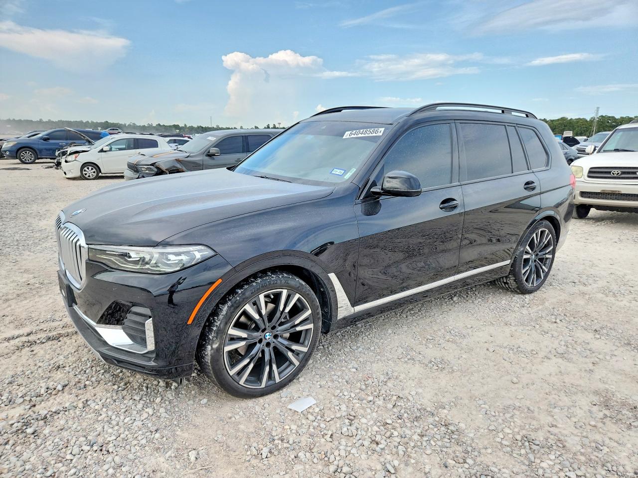 2022 BMW X7 xDrive40i — Front 3/4
