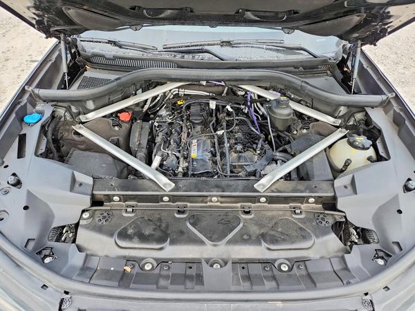 2022 BMW X7 xDrive40i — Engine bay