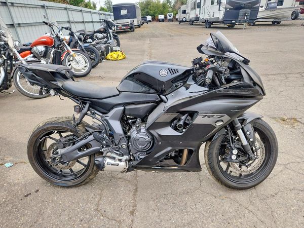 2025 YAMAHA YZF R7