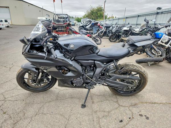 2025 YAMAHA YZF R7