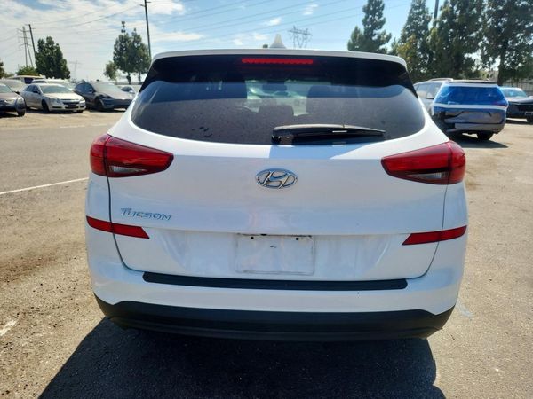 2020 HYUNDAI TUCSON SE