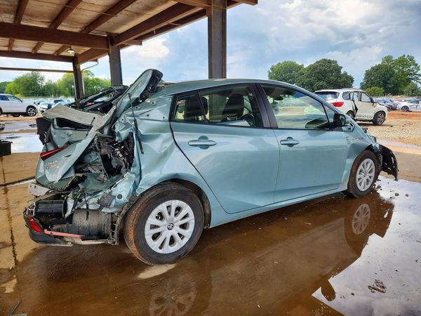 2022 TOYOTA PRIUS