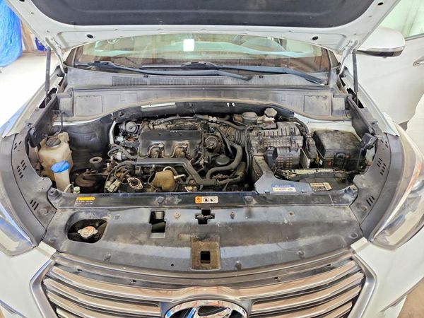 2017 HYUNDAI SANTA FE TOP — Engine bay
