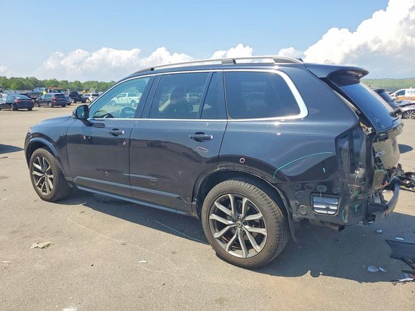 2017 VOLVO XC90 Momentum