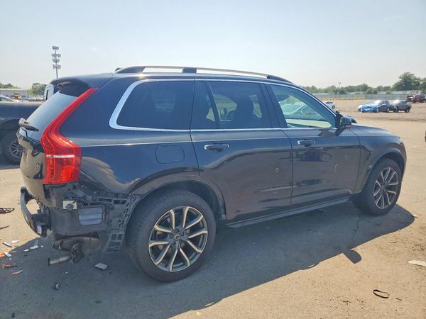 2017 VOLVO XC90 Momentum