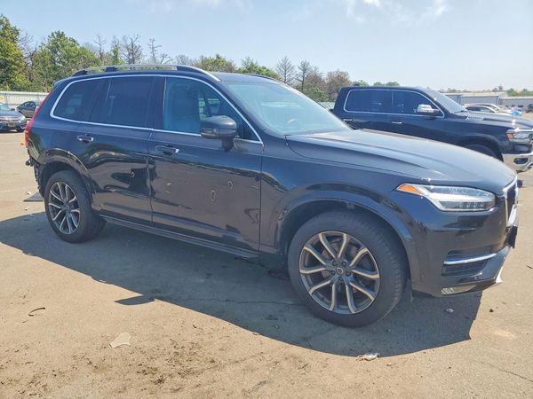 2017 VOLVO XC90 Momentum