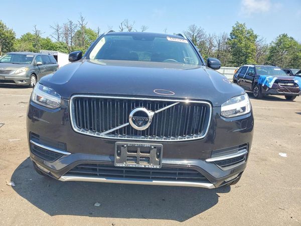 2017 VOLVO XC90 Momentum