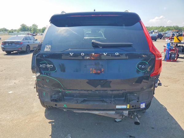 2017 VOLVO XC90 Momentum