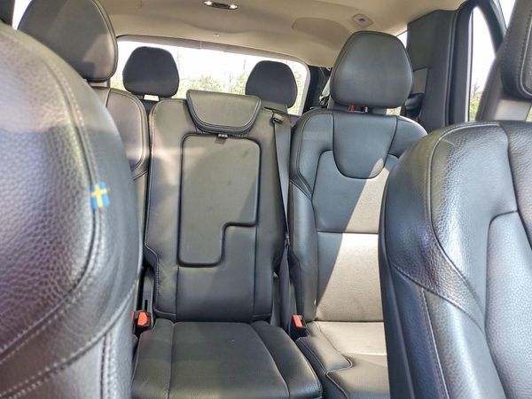 2017 VOLVO XC90 Momentum