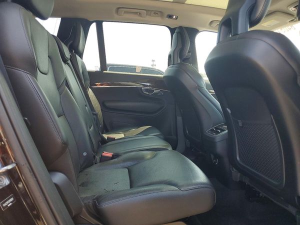2017 VOLVO XC90 Momentum