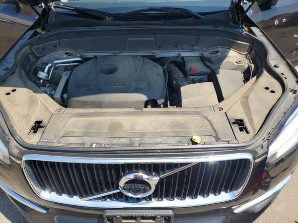2017 VOLVO XC90 Momentum