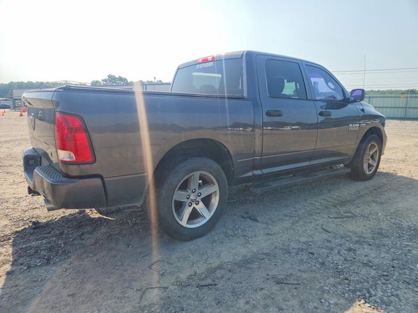 2014 RAM 1500 ST CREW CAB 4X2